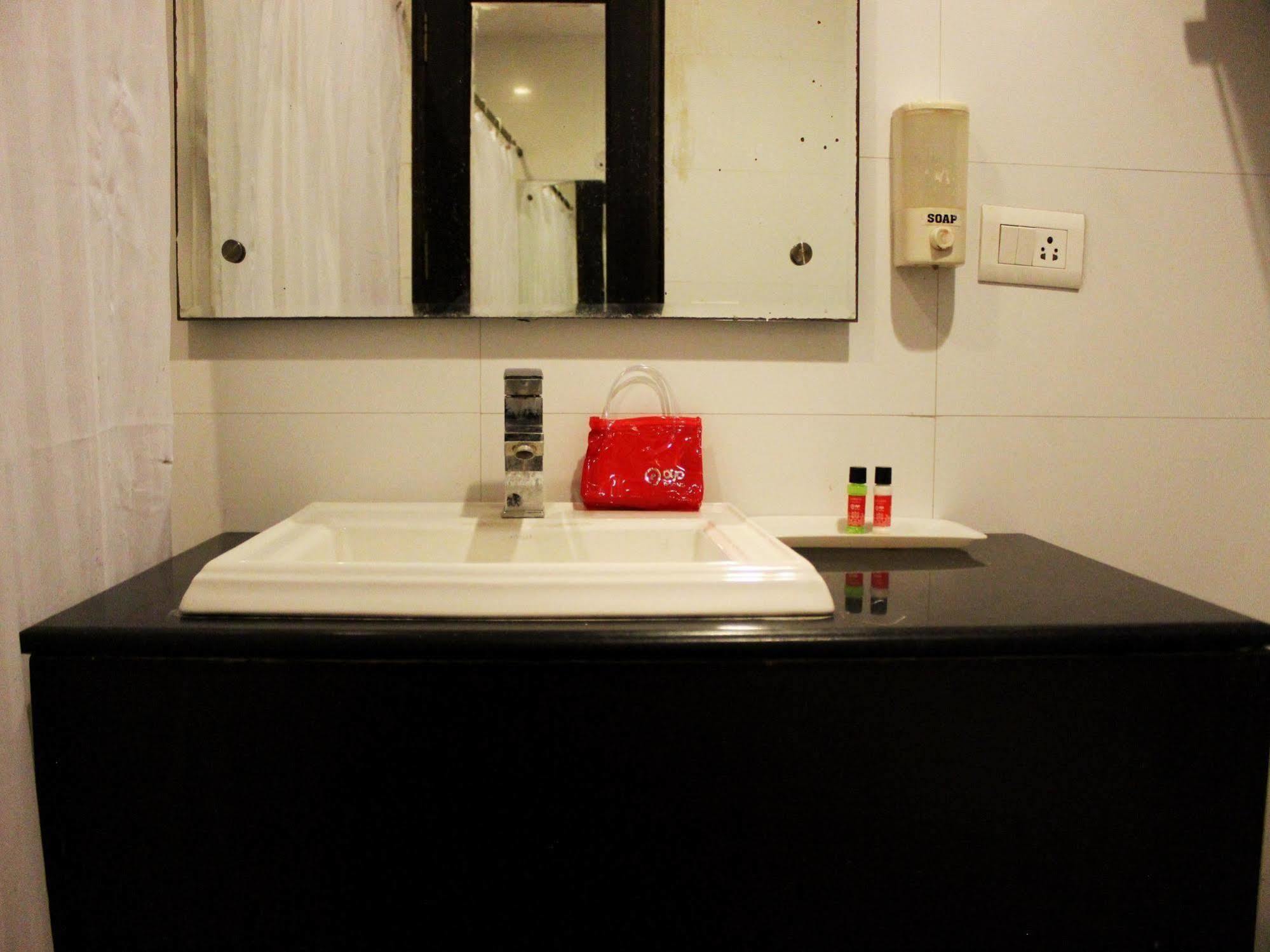דלהי Hotel Siam International מראה חיצוני תמונה